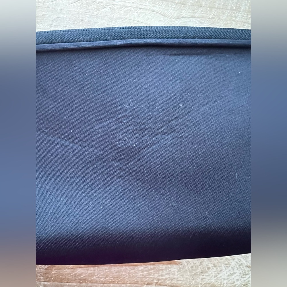 Skims Neoprene Embossed Pouch Clutch in Black New - Picture 5 of 5